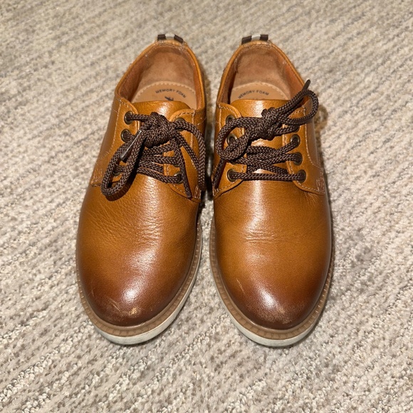 Boys Dress Shoes. Size 9 - Picture 5 of 5